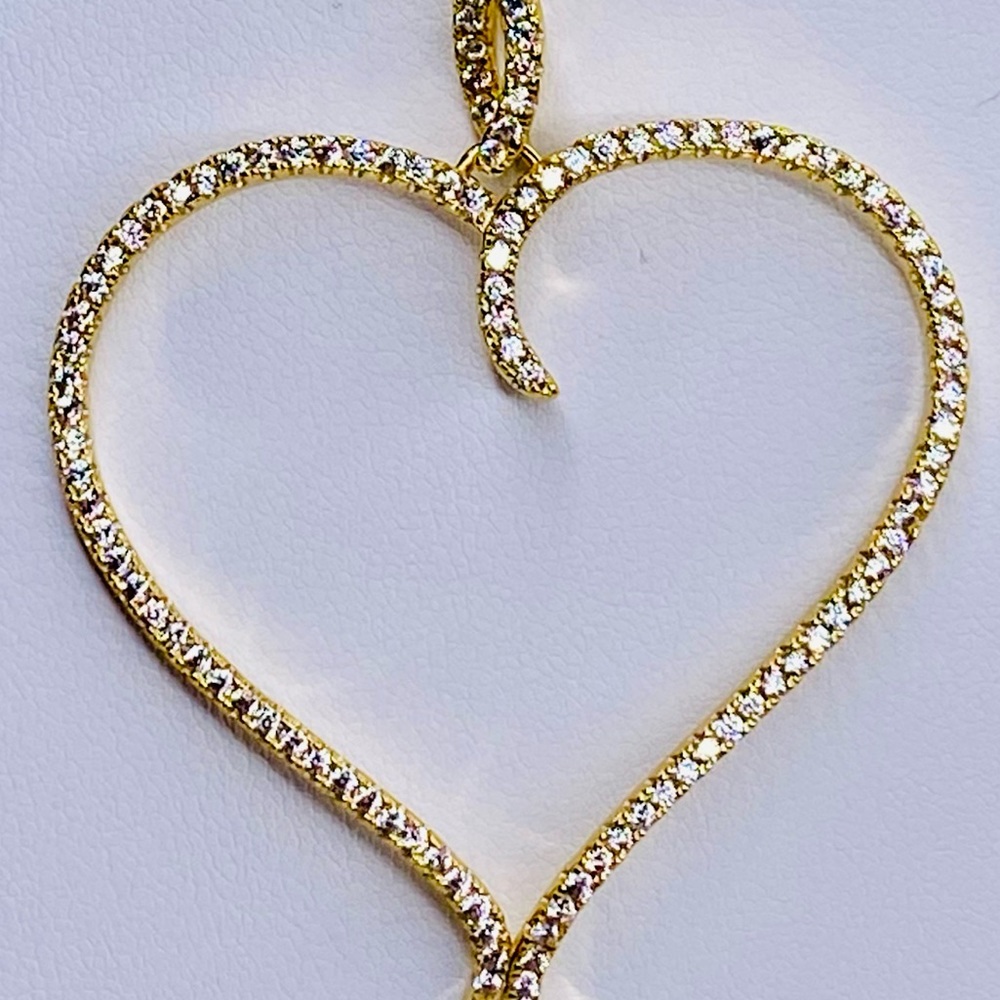 GORGEOUS OPEN HEART PENDANT OF SIMULATED DIAMONDS ON GOLD CHAIN